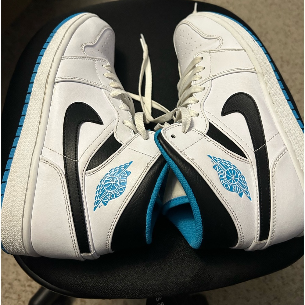 Jordan 1s in Lazer Blue. Size 8.5. Excellent condition.